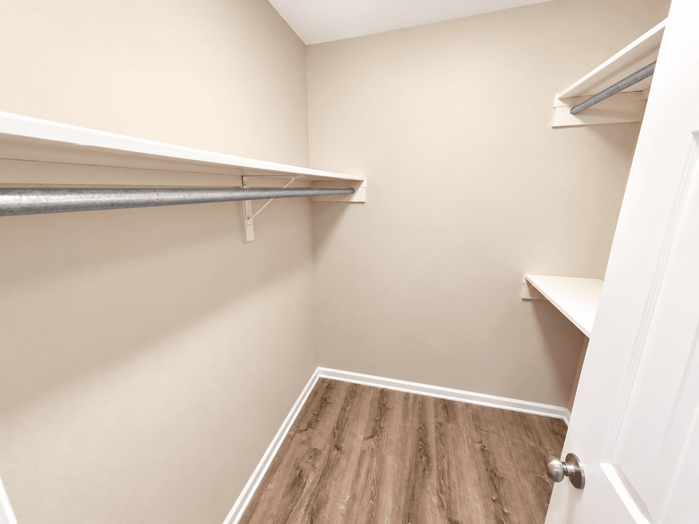 Columbia House: 1306 Godas Cir