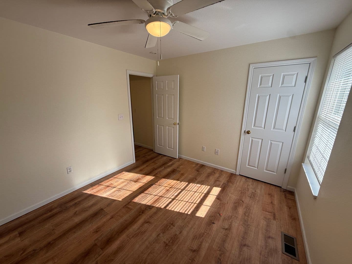 Columbia House: 1326 N Frideriki Dr