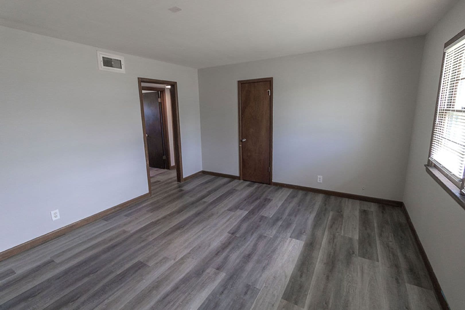 Columbia Apartment: 1804 Sylvan Ln
