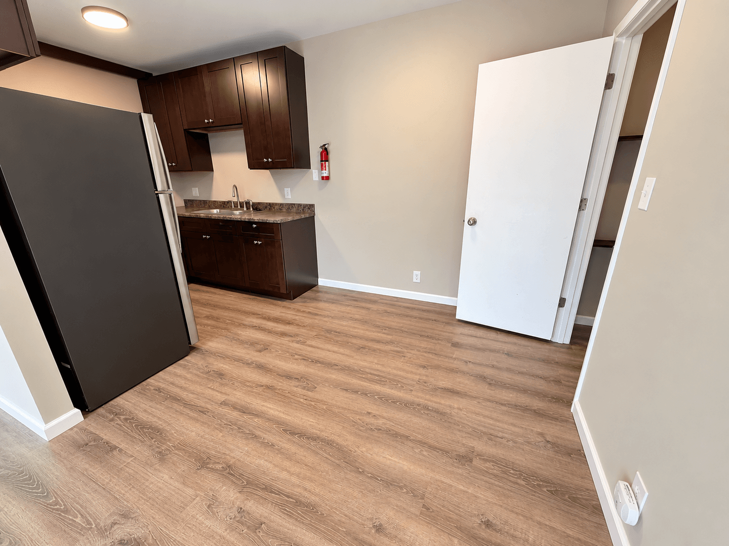 Columbia Apartment: 3408 Balboa Ln #45