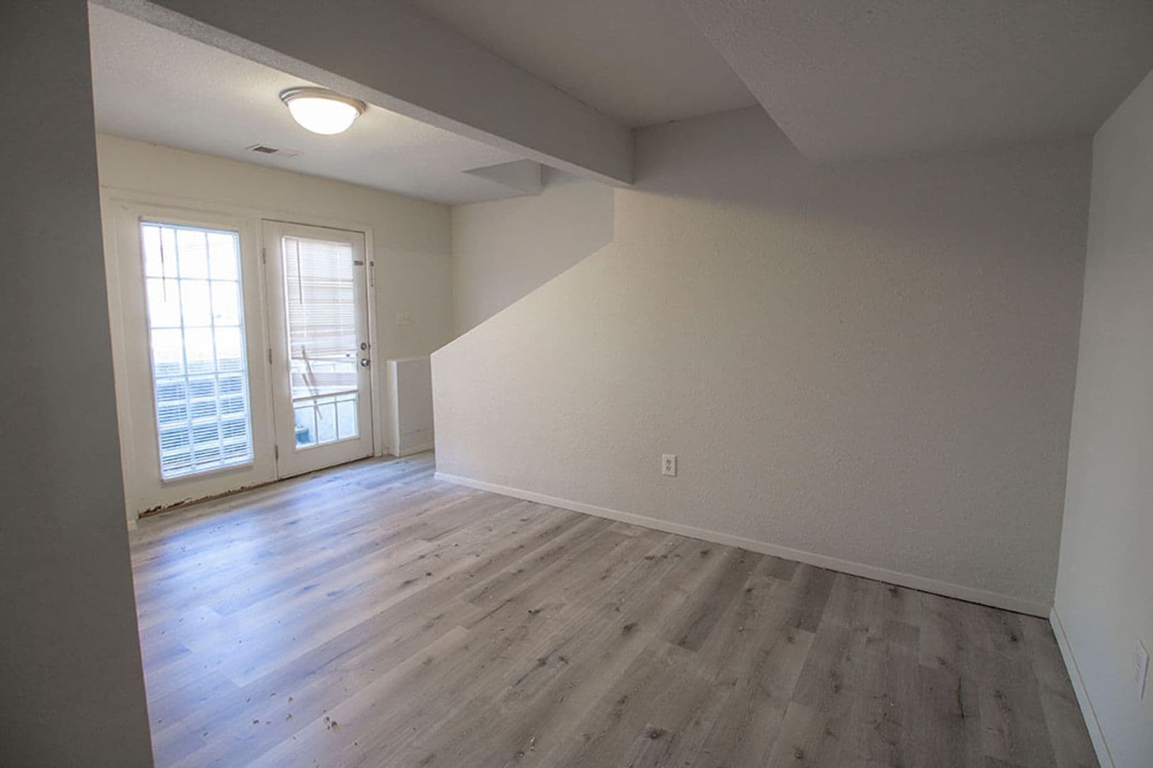 Columbia House: 1005 W Ash St