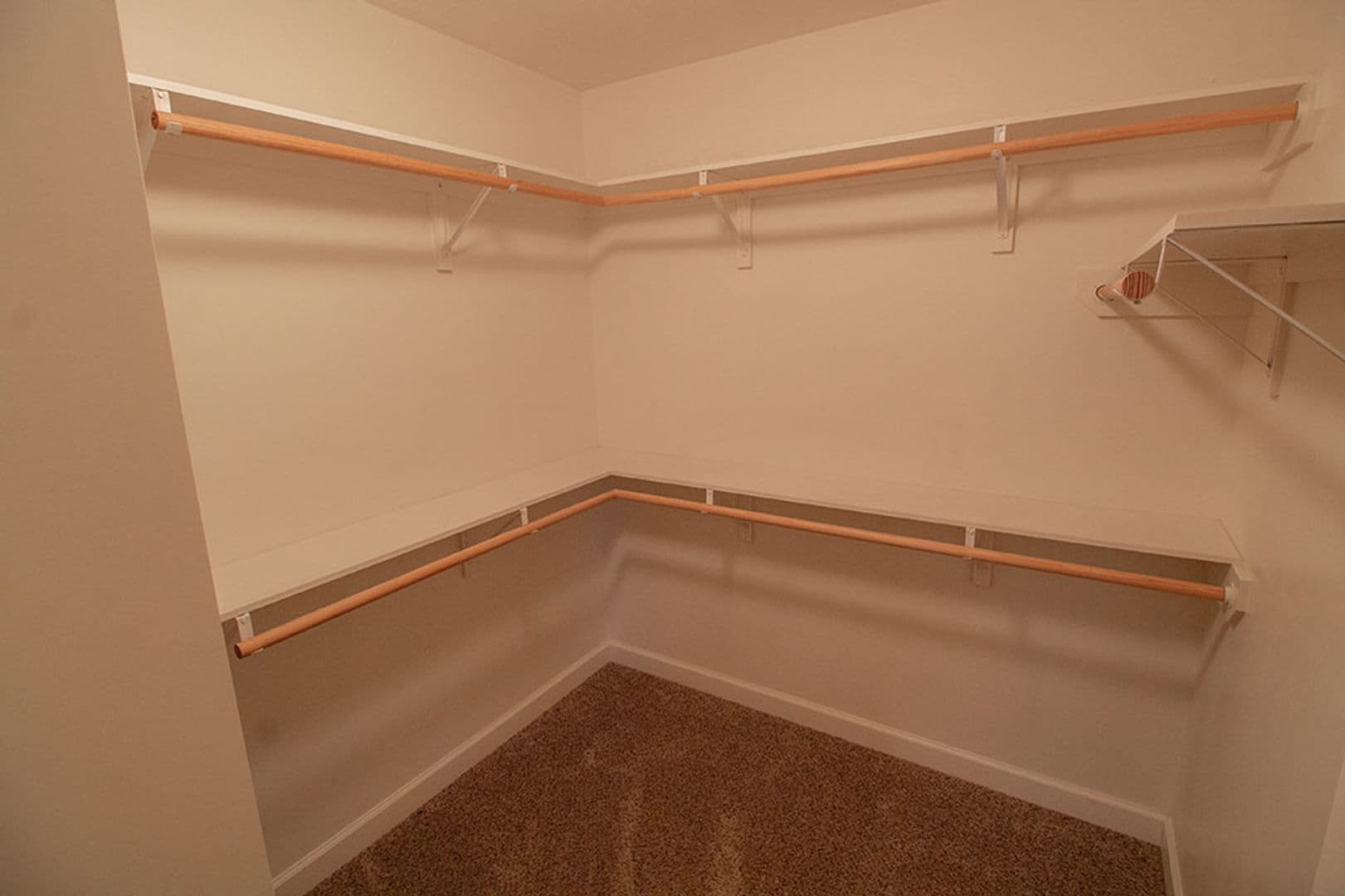 Columbia House: 7504 Wellford Ct