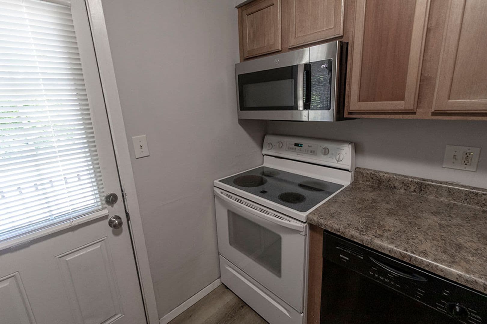 Columbia House: 216 Wheaton Ct