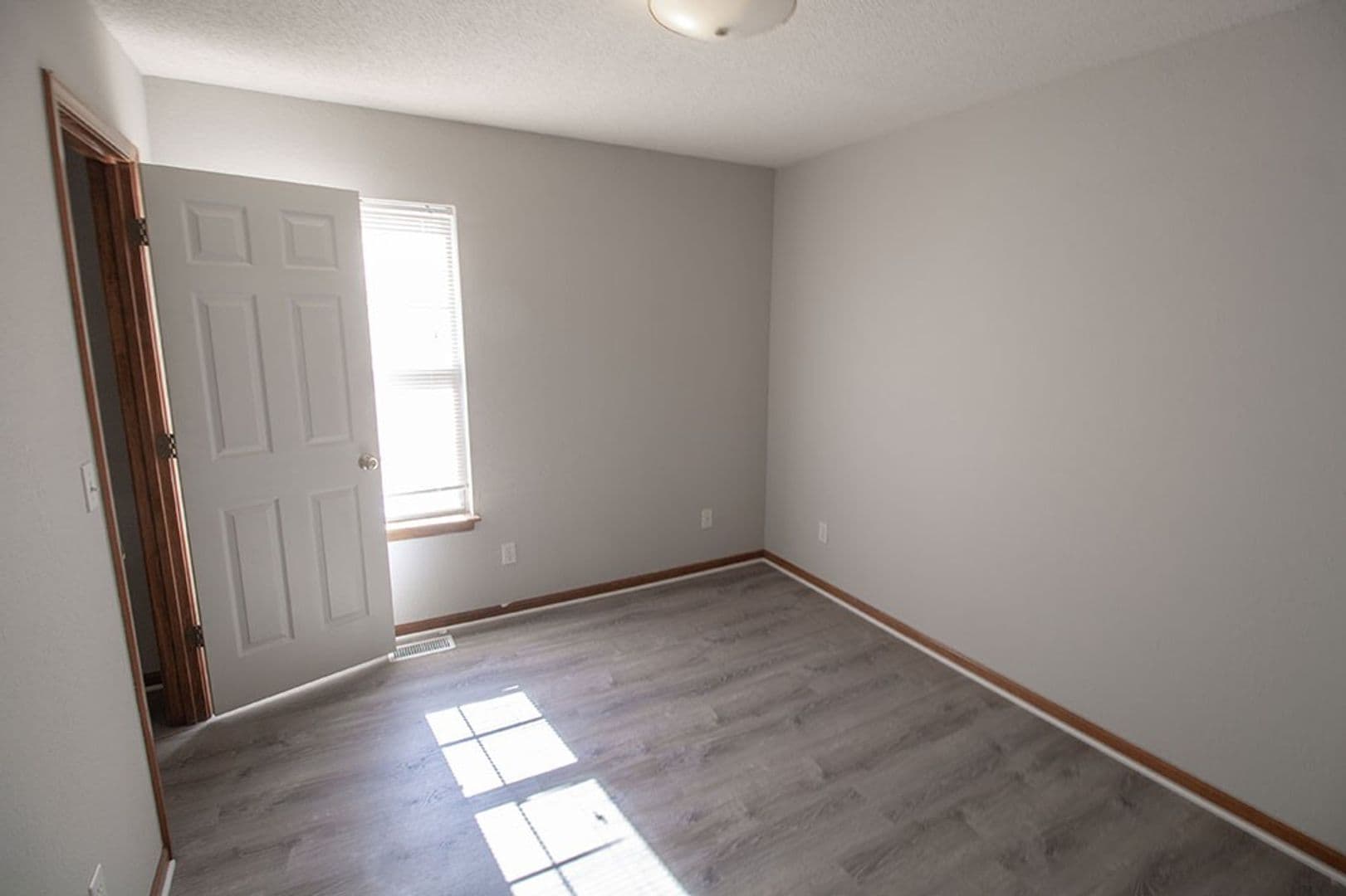 Columbia Apartment: 1316 Valley Creek