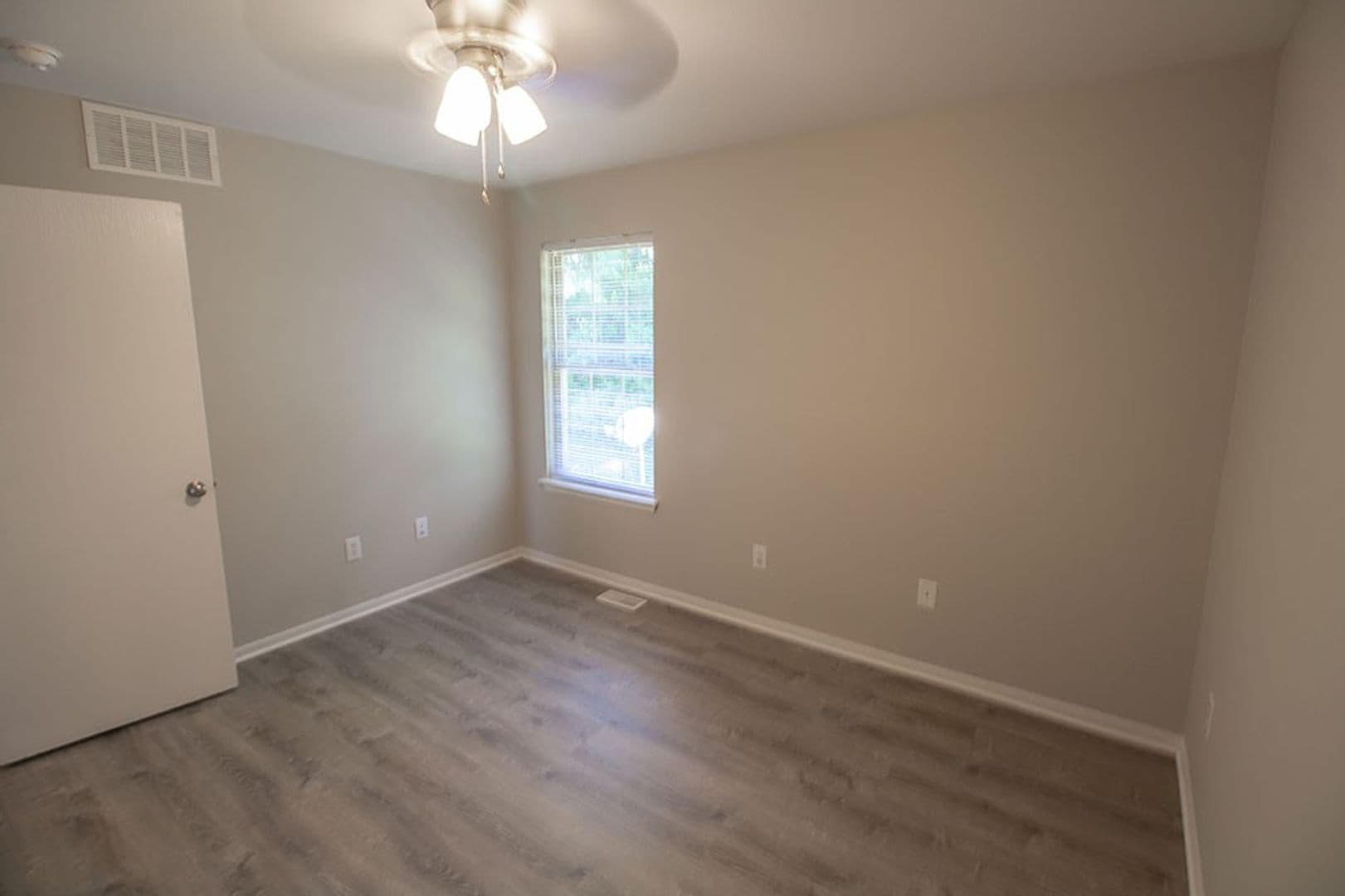 Columbia House: 1413 Greensboro Dr