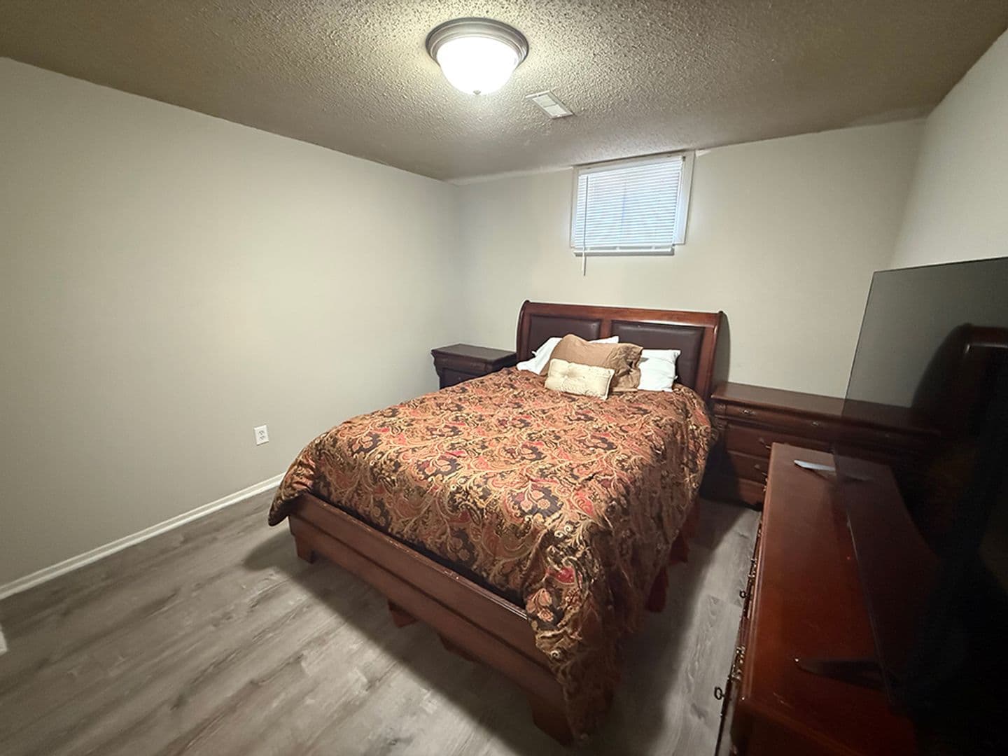 Columbia House: 212 Wheaton Ct
