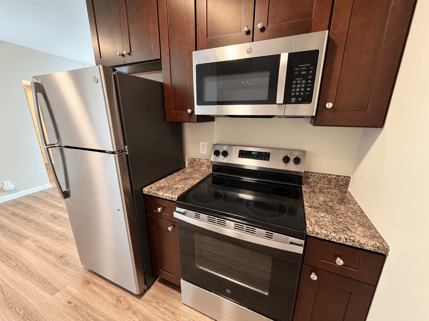 Columbia Apartment: 3408 Balboa Ln #45