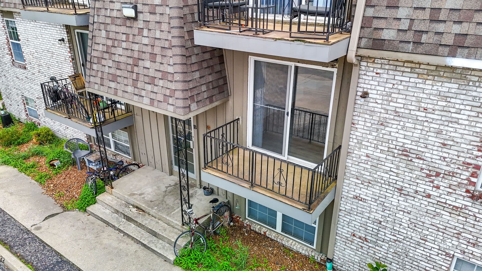 Columbia Apartment: 3408 Balboa Ln #48
