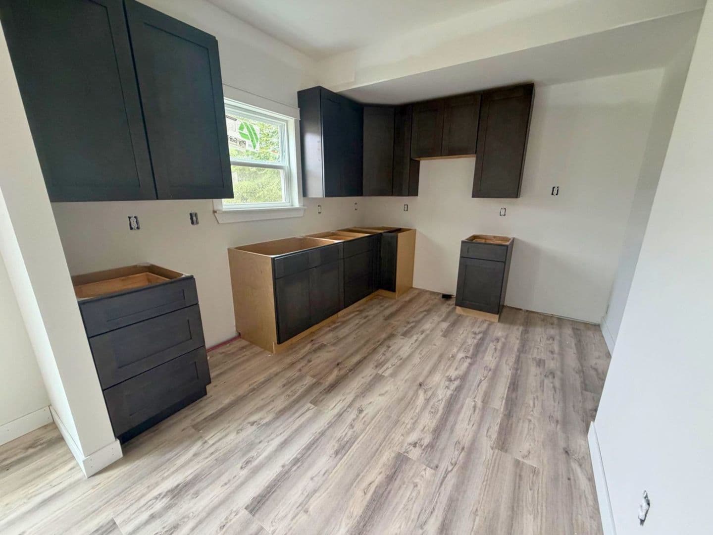 Columbia House: 5000 Derby Ridge Dr - 502