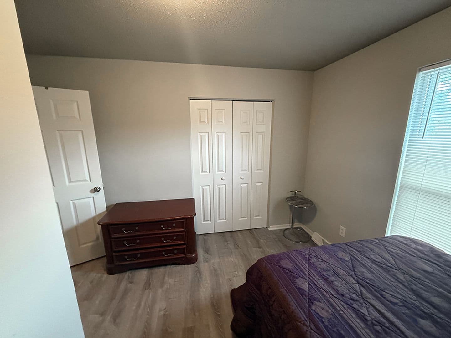 Columbia House: 212 Wheaton Ct