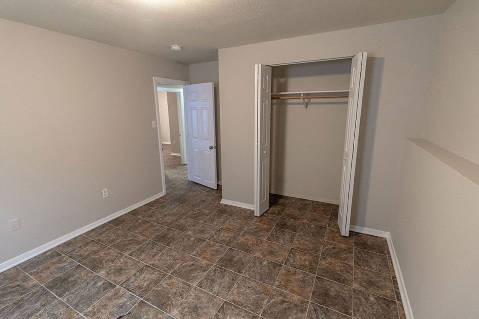 Columbia House: 1011 W Ash St
