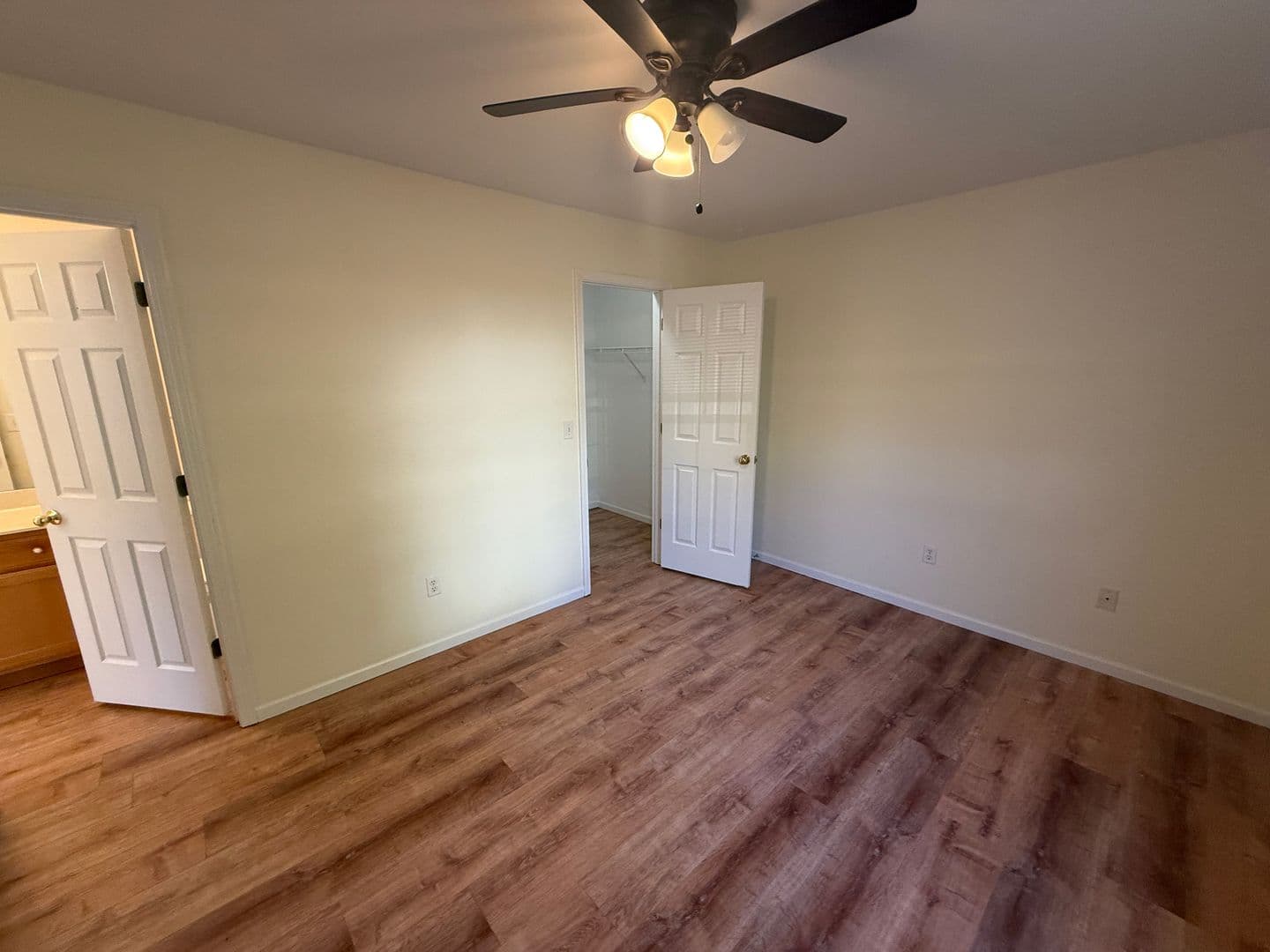 Columbia House: 1326 N Frideriki Dr