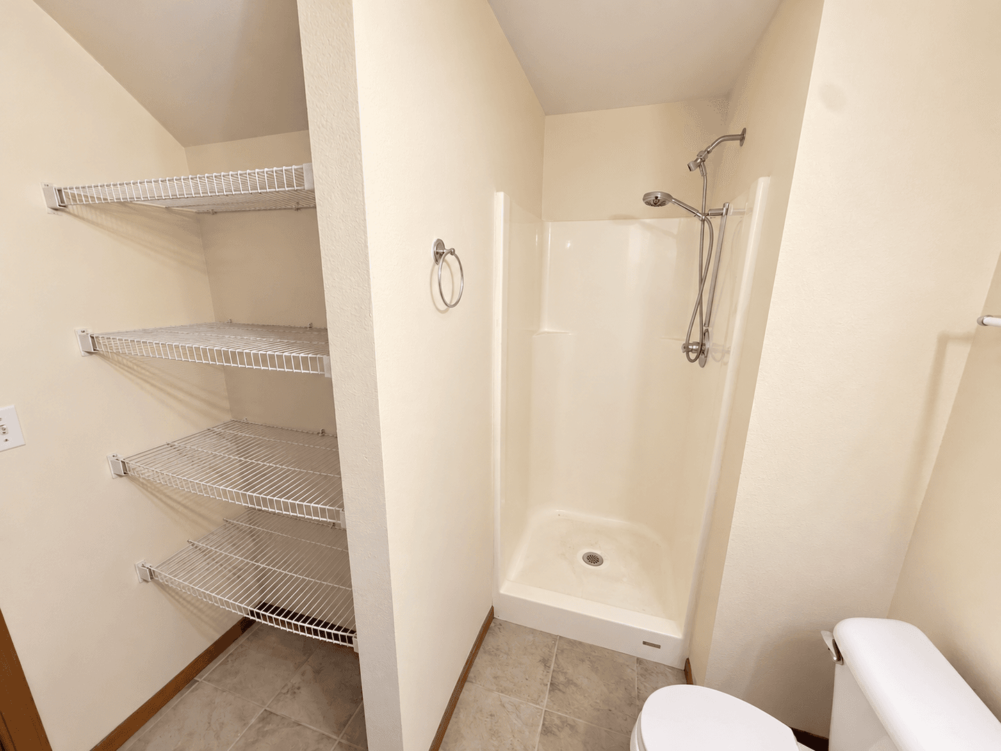 Columbia House: 2119 Ballenger Ln