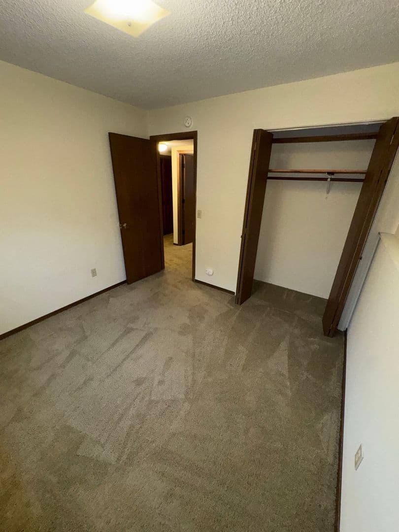 Columbia Apartment: 420 N East Park Ln