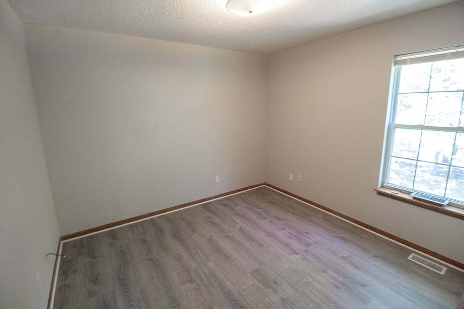 Columbia Apartment: 1316 Valley Creek