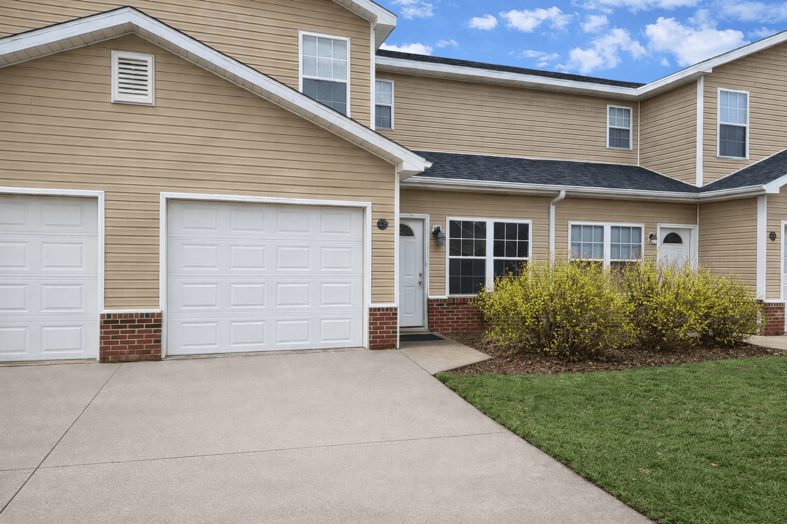 Columbia House: 5000 Derby Ridge Dr - 206