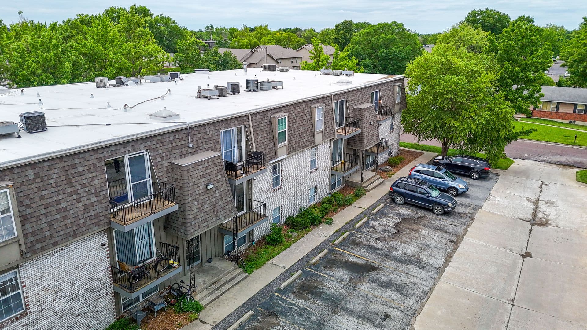 Columbia Apartment: 3408 Balboa Ln #48