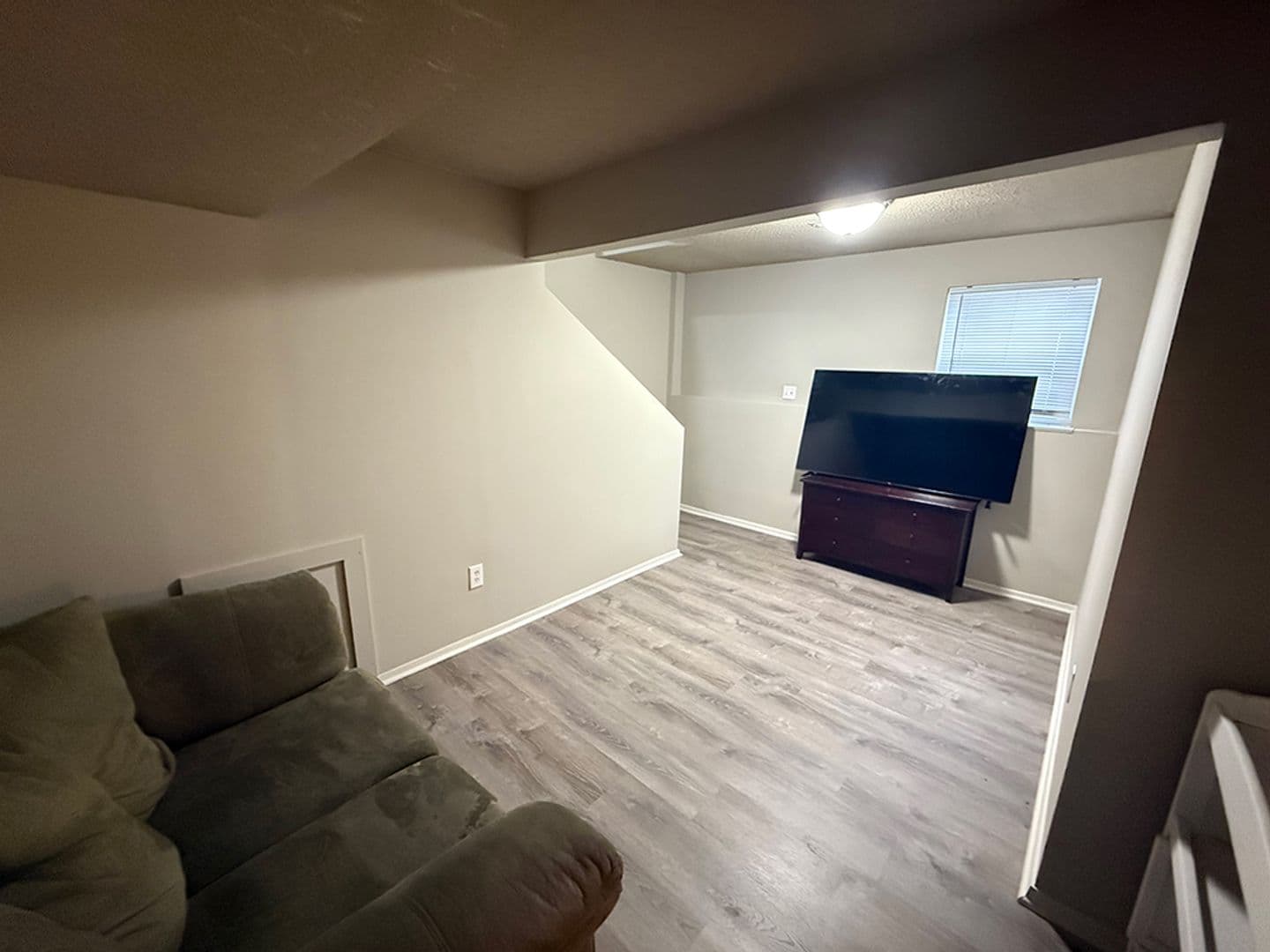 Columbia House: 212 Wheaton Ct