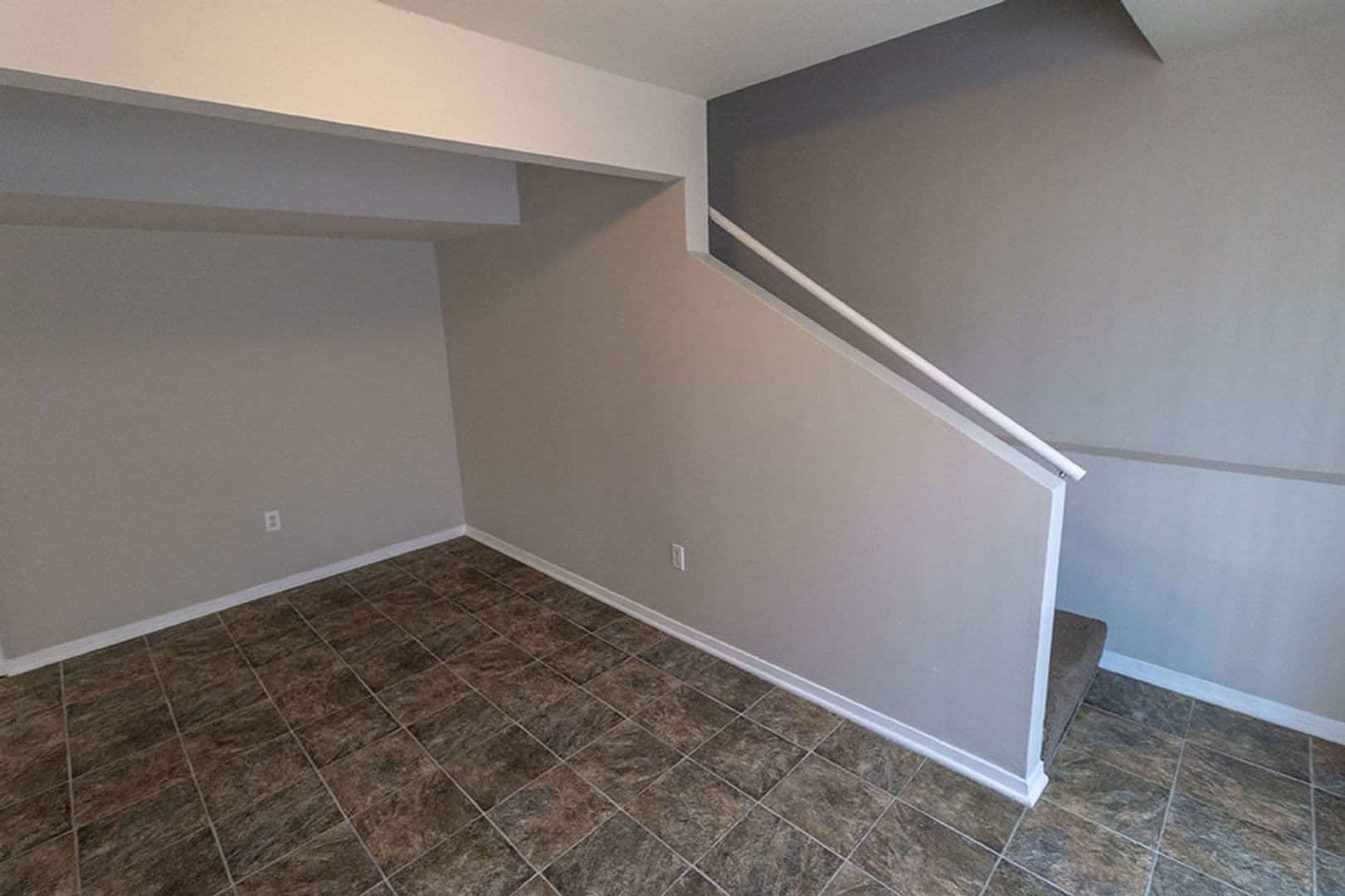 Columbia House: 1011 W Ash St
