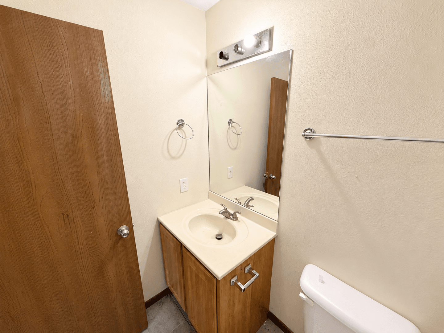 Columbia House: 2119 Ballenger Ln