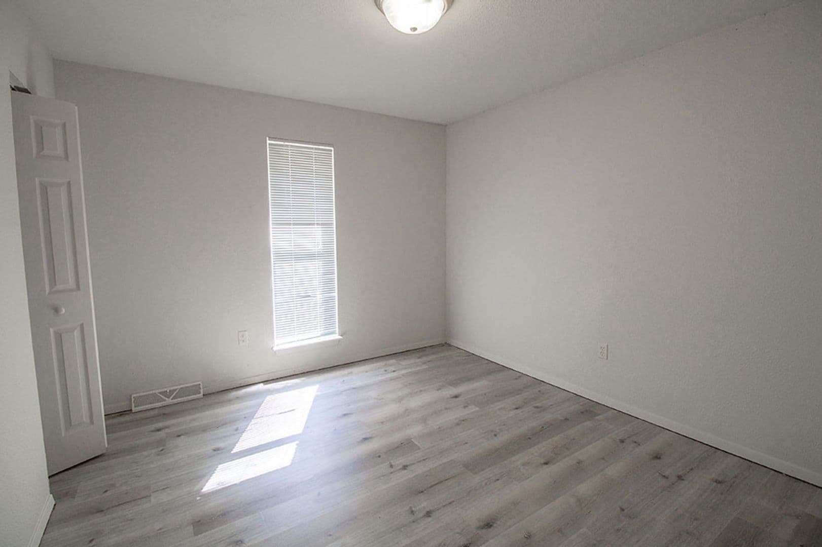 Columbia House: 1005 W Ash St