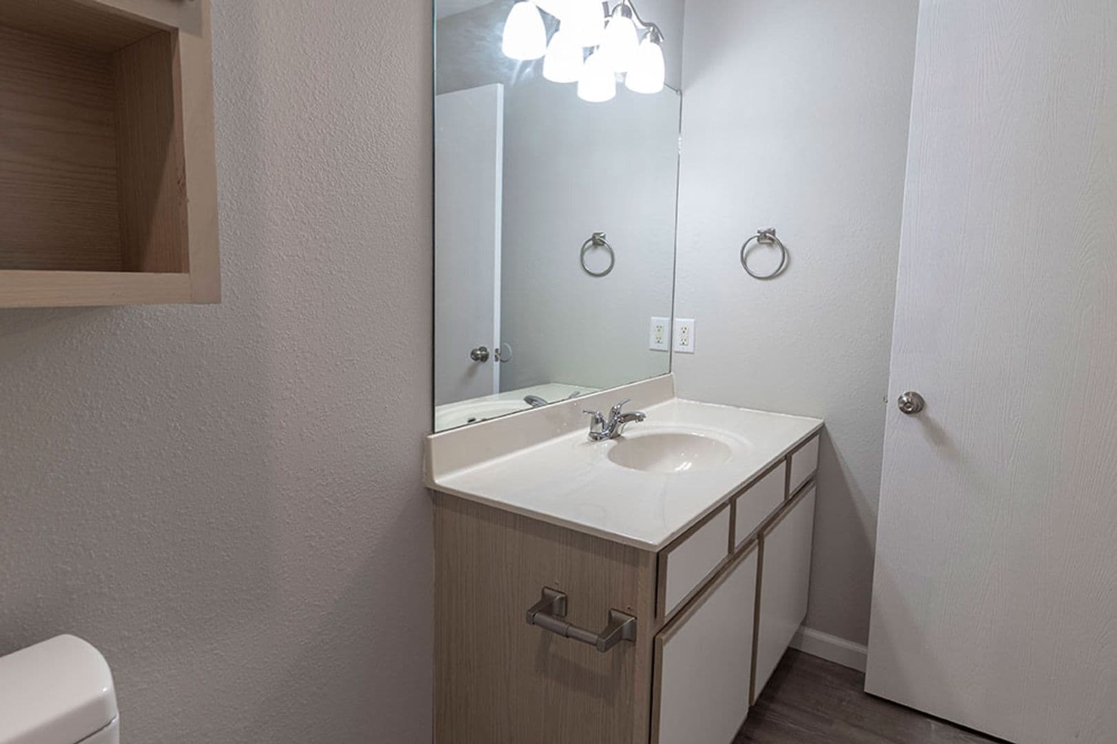 Columbia Apartment: 3408 Balboa Ln #31