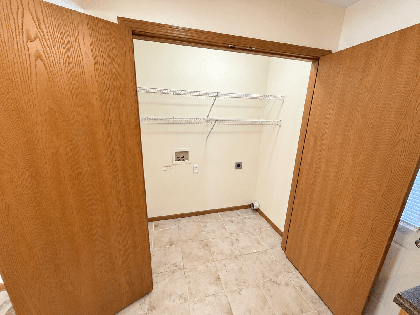 Columbia House: 2119 Ballenger Ln