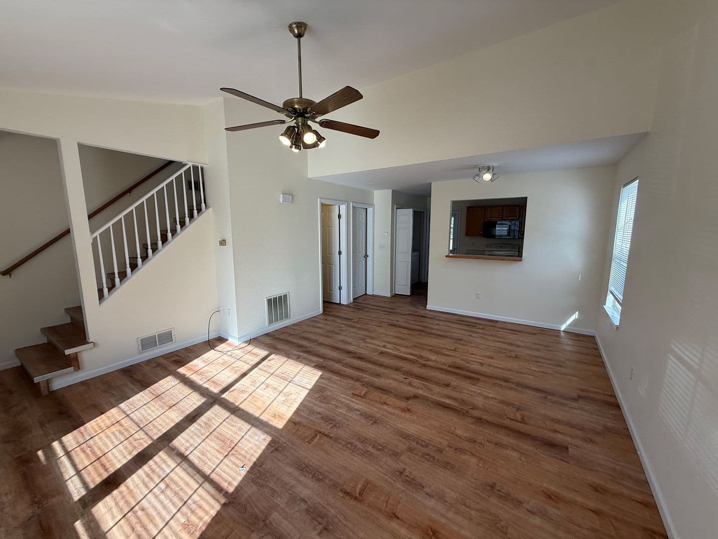 Columbia House: 1326 N Frideriki Dr