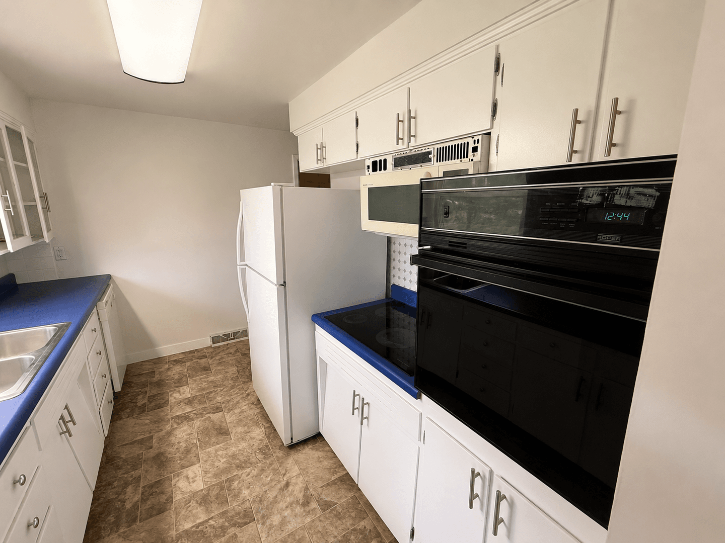 Columbia House: 211 Bourn Ave