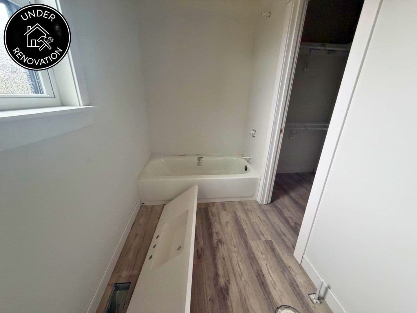 Columbia House: 5000 Derby Ridge Dr - 504