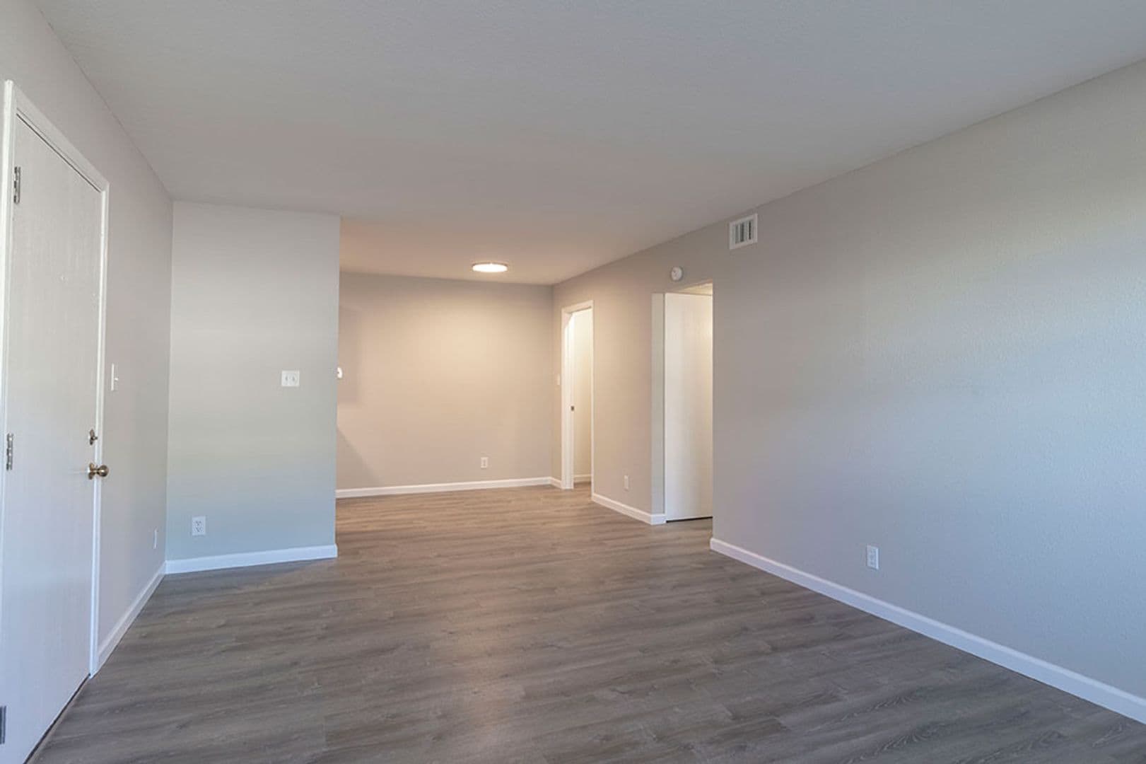 Columbia Apartment: 3408 Balboa Ln #31