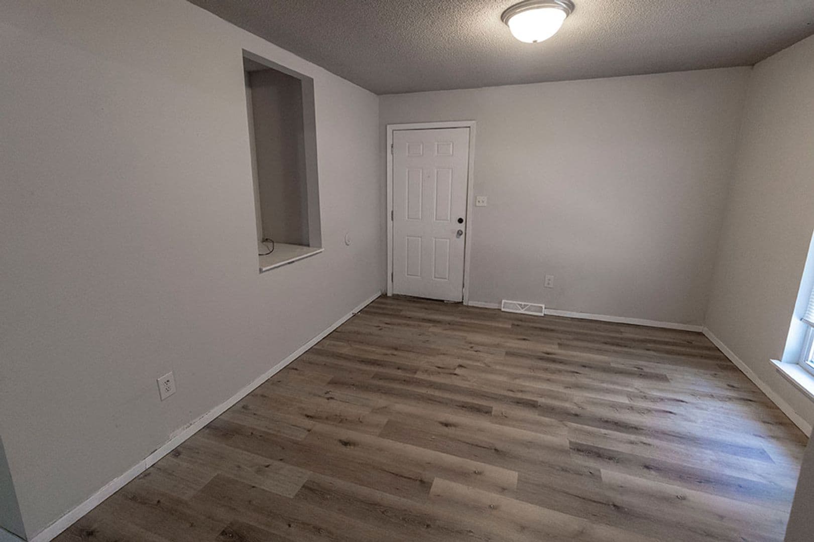 Columbia House: 216 Wheaton Ct