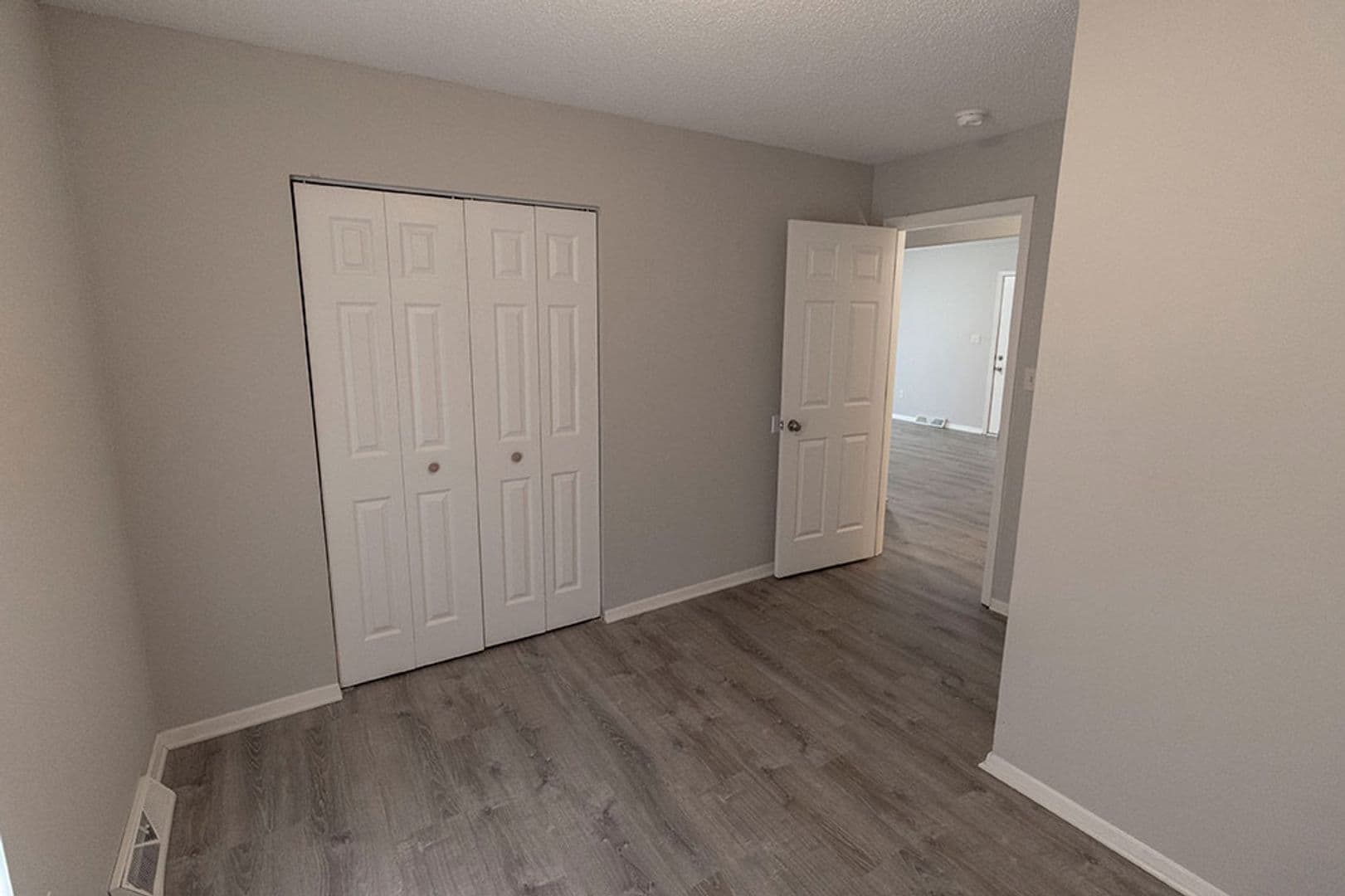 Columbia House: 215 Wheaton Ct