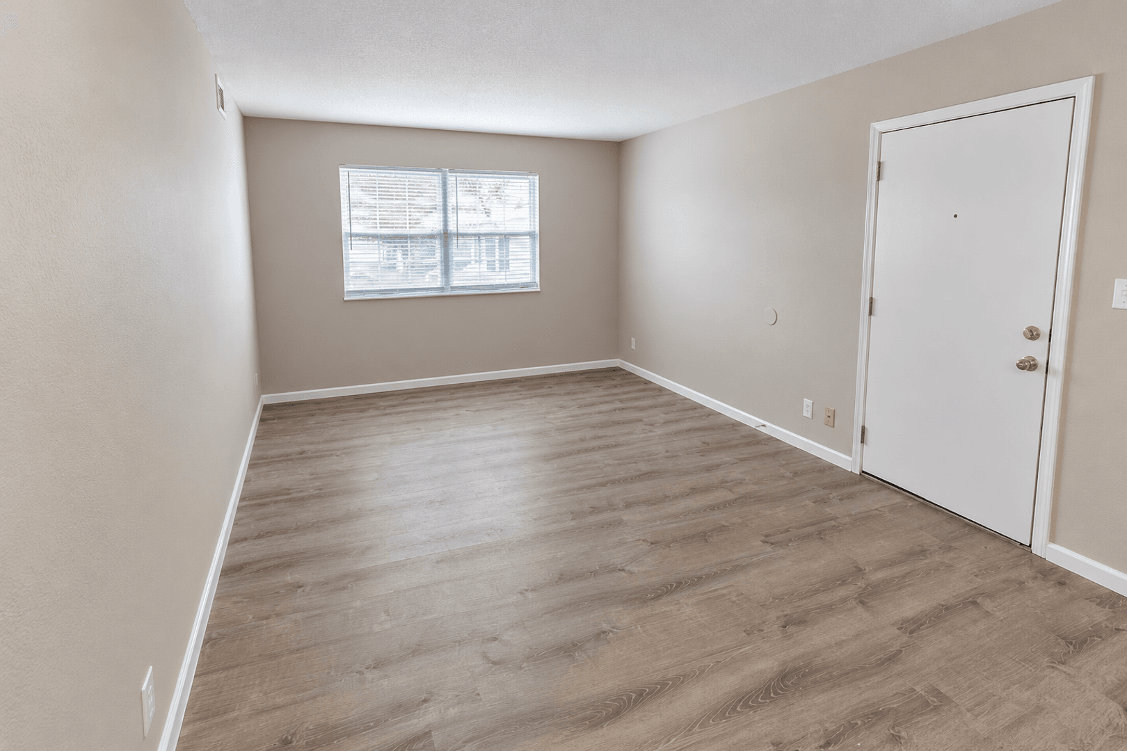 Columbia Apartment: 3408 Balboa Ln #43