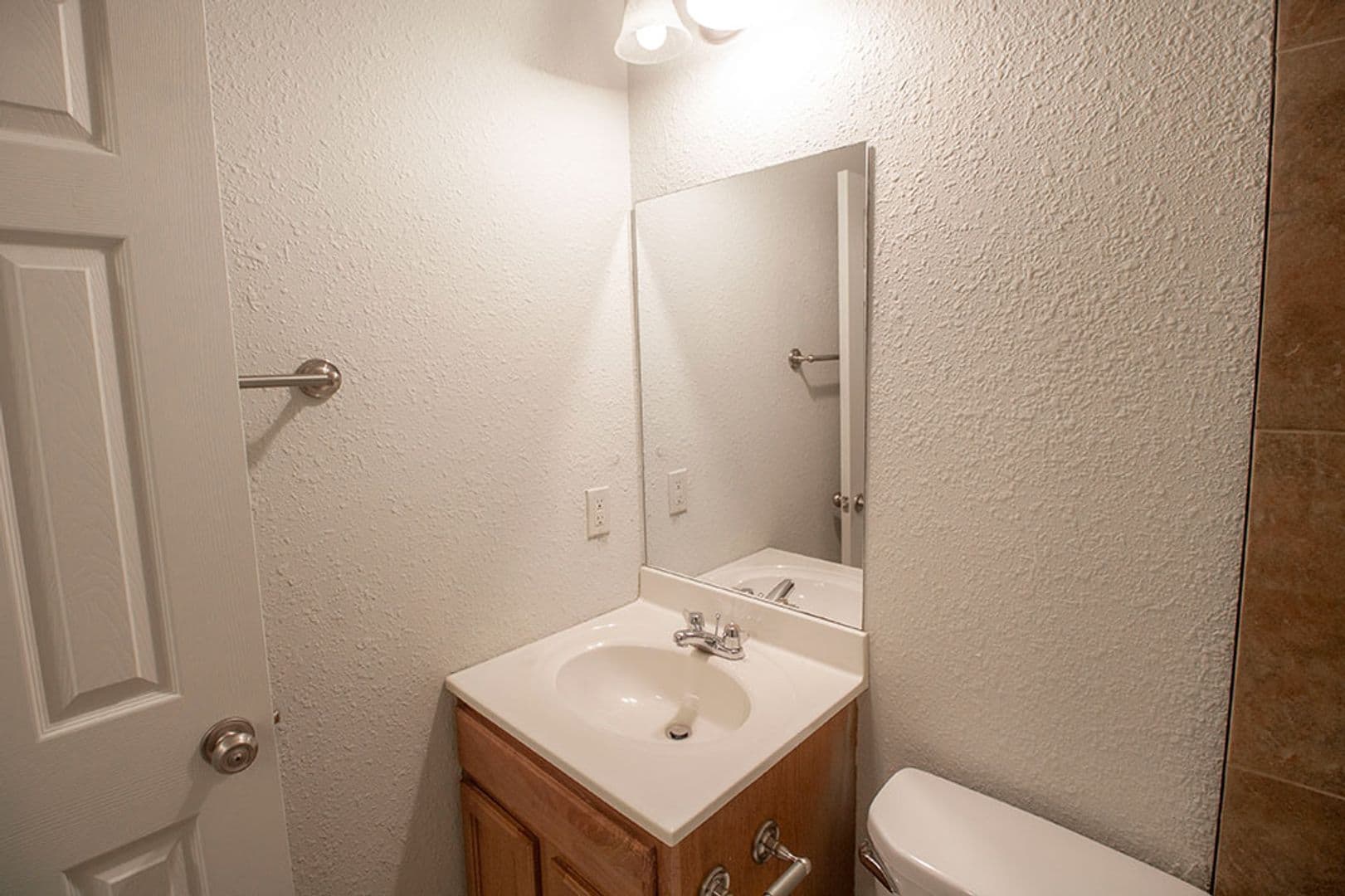 Columbia House: 1005 W Ash St