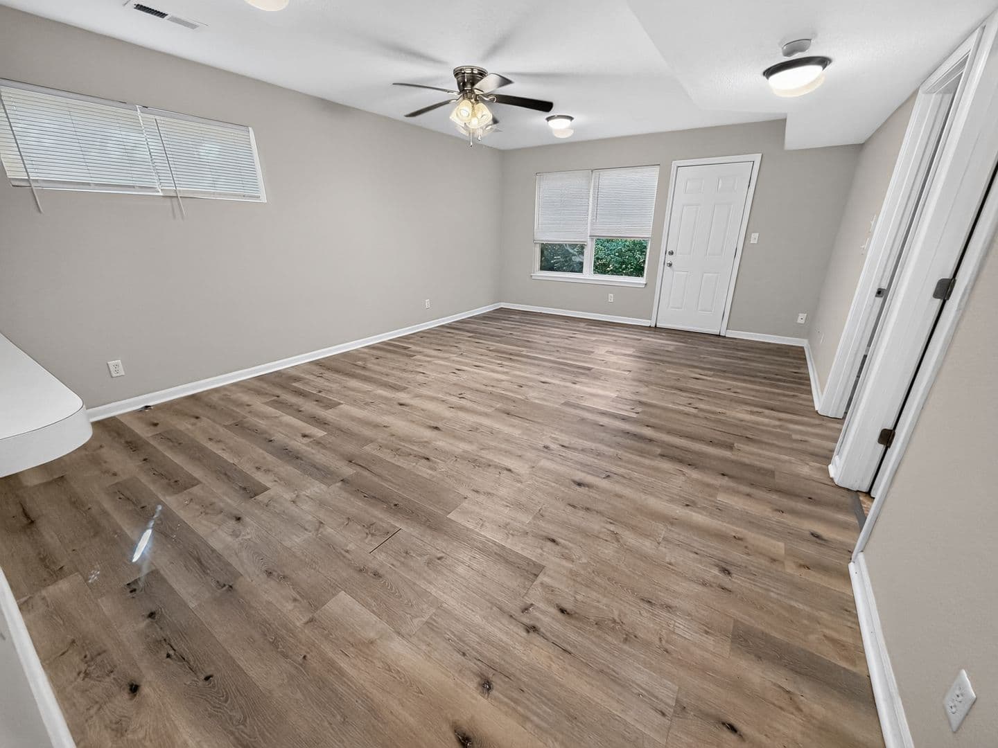 Columbia House: 5308 Godas Cir