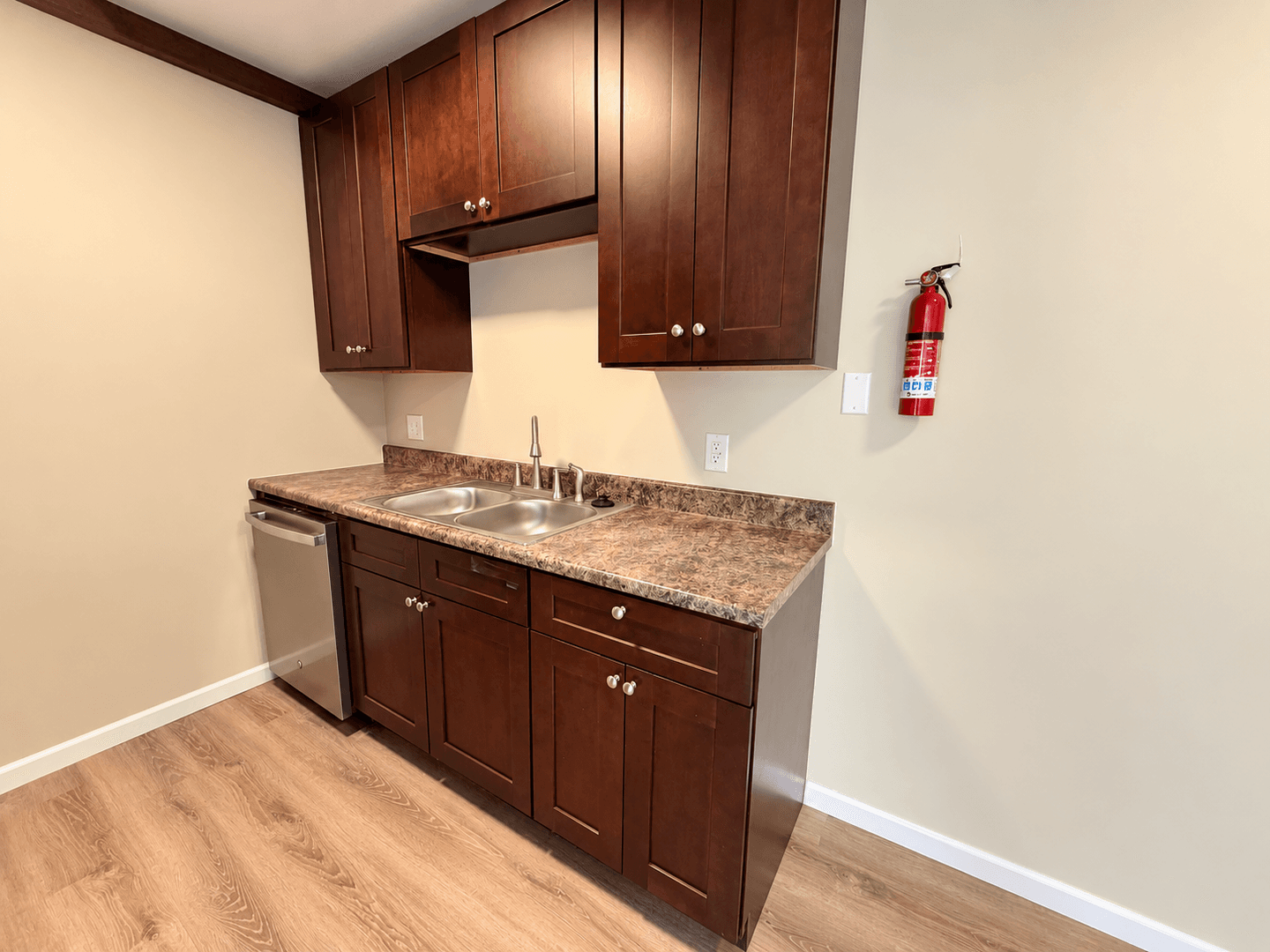 Columbia Apartment: 3408 Balboa Ln #45