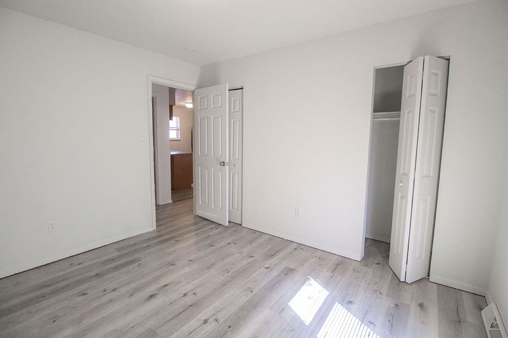 Columbia House: 1005 W Ash St