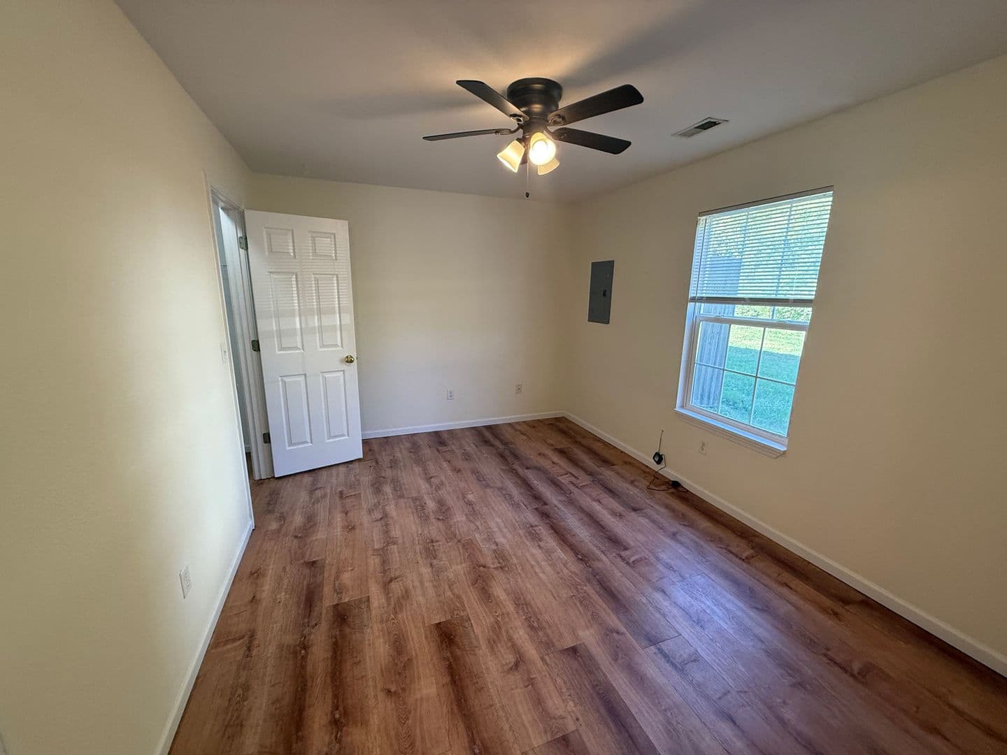 Columbia House: 1326 N Frideriki Dr