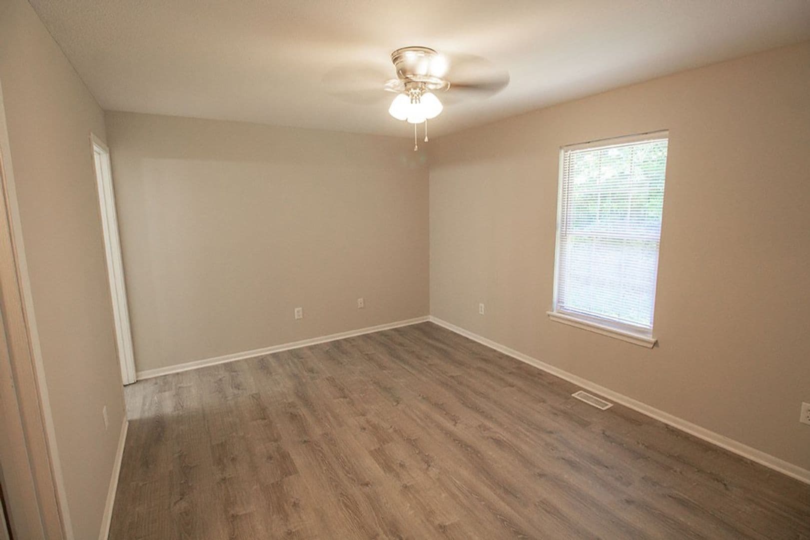 Columbia House: 1413 Greensboro Dr