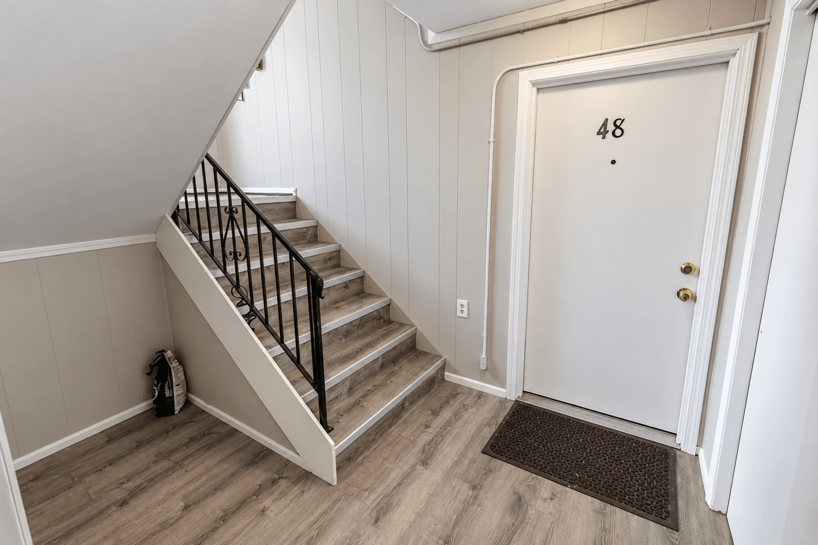 Columbia Apartment: 3408 Balboa Ln #43