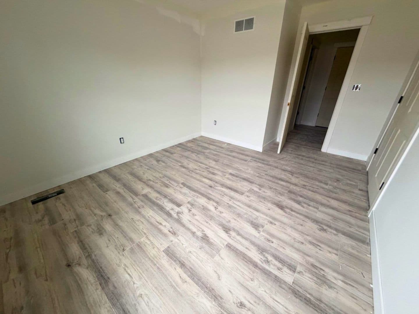 Columbia House: 5000 Derby Ridge Dr - 503