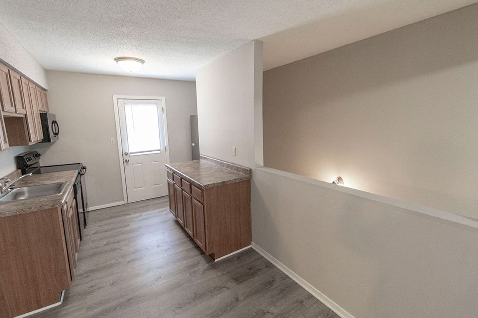 Columbia House: 215 Wheaton Ct
