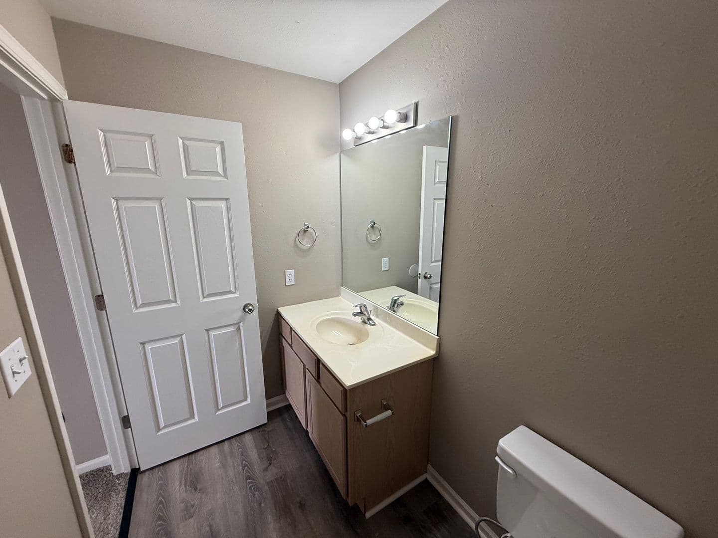 Columbia House: 214 Arctic Wolf Ct
