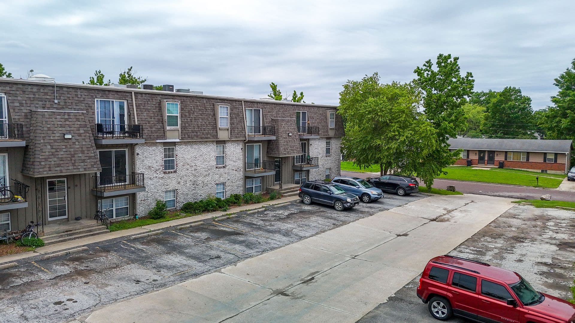 Columbia Apartment: 3408 Balboa Ln #31