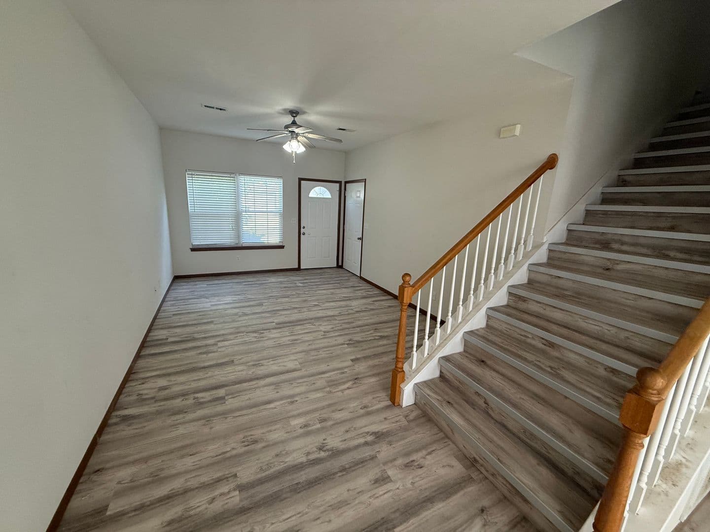 Columbia House: 5000 Derby Ridge Dr - 208