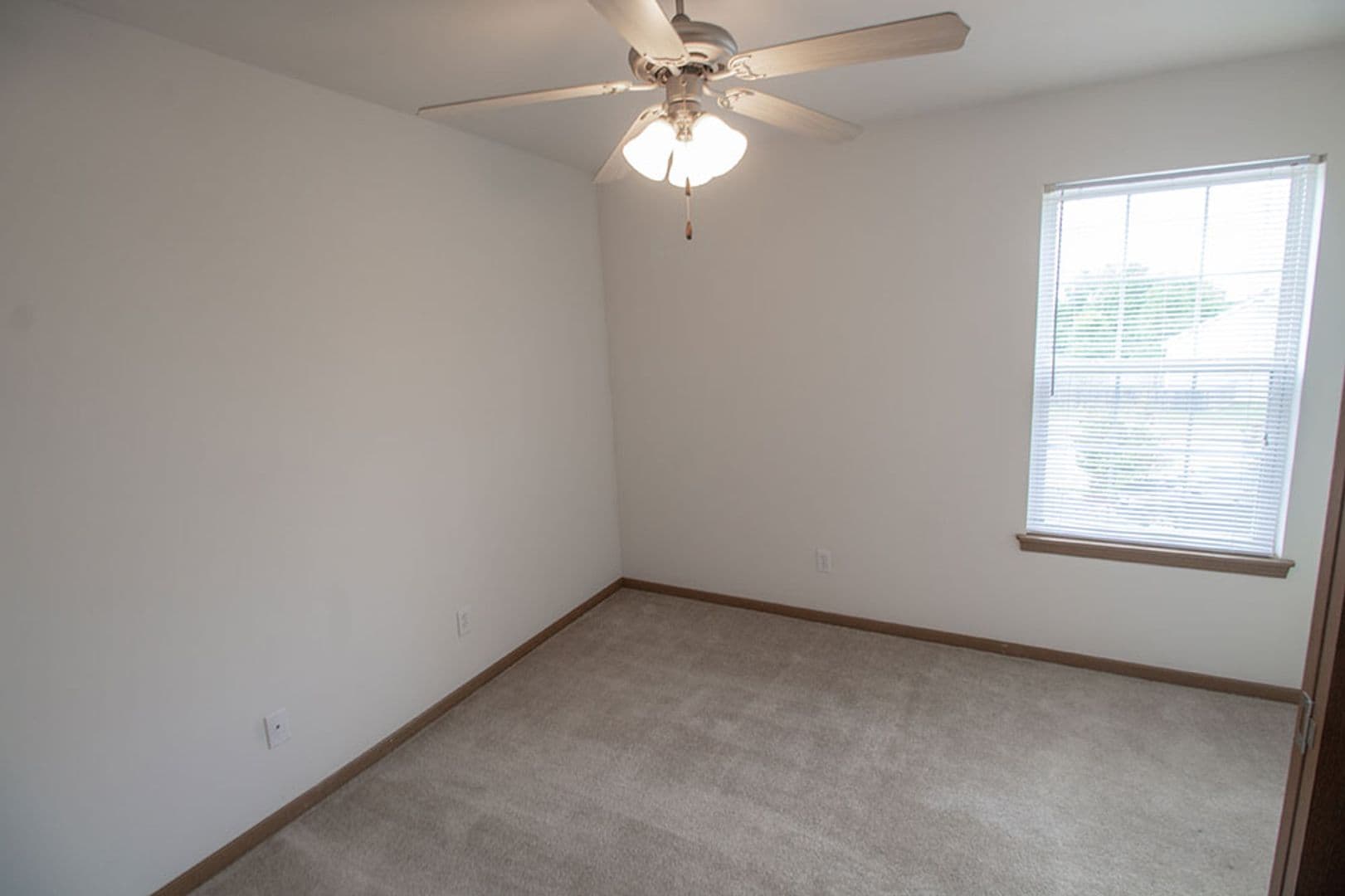 Columbia House: 5000 Derby Ridge Dr - 104