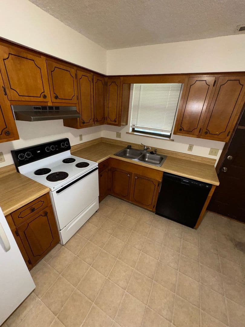 Columbia Apartment: 420 N East Park Ln
