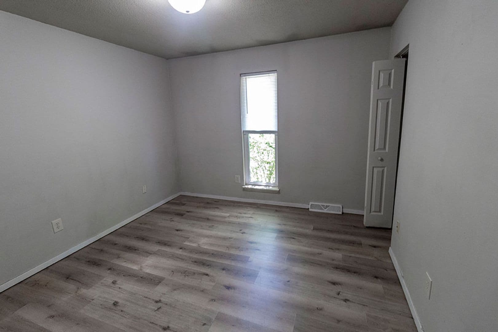 Columbia House: 216 Wheaton Ct