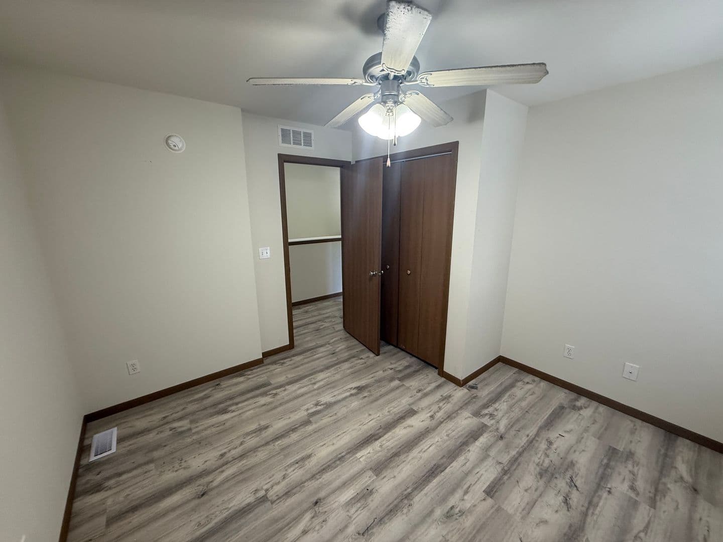 Columbia House: 5000 Derby Ridge Dr - 208